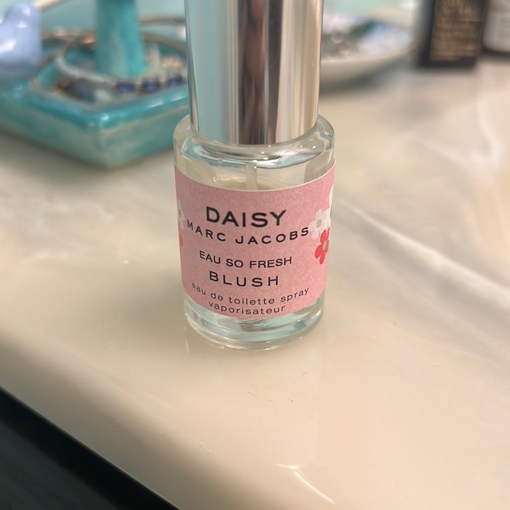 Marc Jacobs Daisy Eau So Fresh Blush